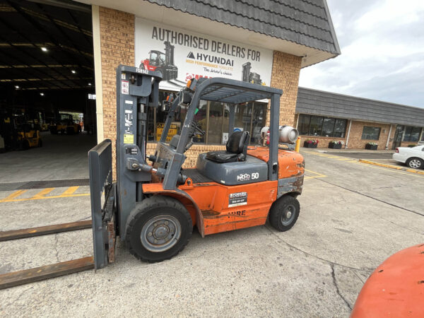 5 Tonne Heli (LPG) Container Mast Forklift For Hire - Image 3