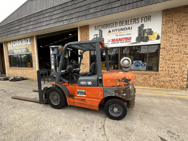 5 Tonne Heli (LPG) Container Mast Forklift For Hire - Image 5