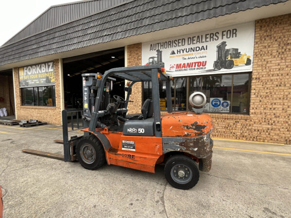 5 Tonne Heli (LPG) Container Mast Forklift For Hire - Image 6