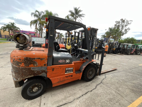 5 Tonne Heli (LPG) Container Mast Forklift For Hire - Image 12