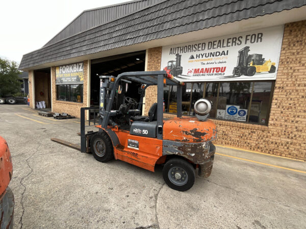 5 Tonne Heli (LPG) Container Mast Forklift For Hire - Image 16