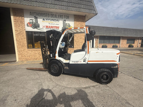 5.5 Tonne Hyster Forklift For Sale