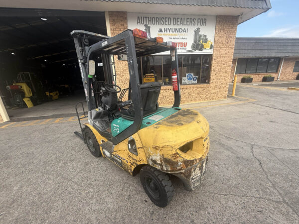 Komatsu 2.5 Tonne Forklift For Sale - Image 4