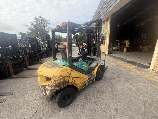 Komatsu 2.5 Tonne Forklift For Sale - Image 8