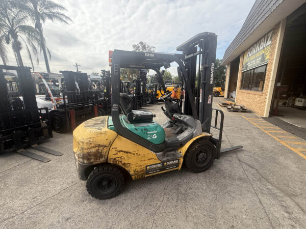 Komatsu 2.5 Tonne Forklift For Sale - Image 9