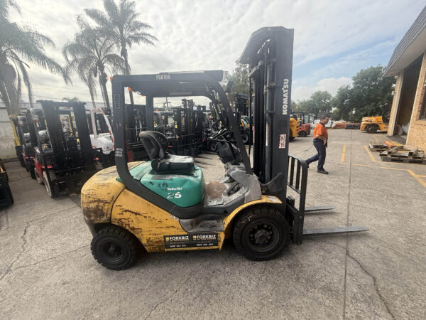 Komatsu 2.5 Tonne Forklift For Sale - Image 10