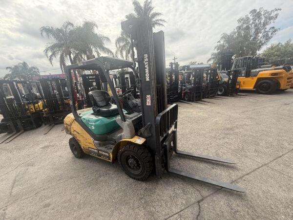 Komatsu 2.5 Tonne Forklift For Sale - Image 11