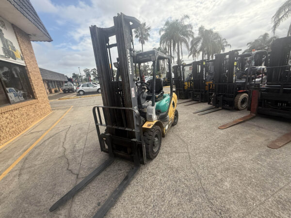 Komatsu 2.5 Tonne Forklift For Sale - Image 15