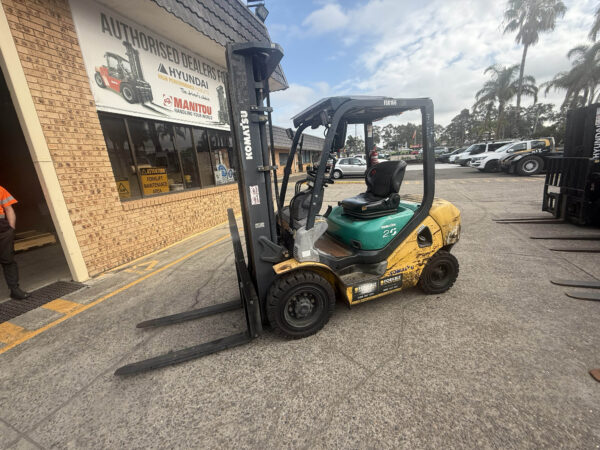 Komatsu 2.5 Tonne Forklift For Sale - Image 17