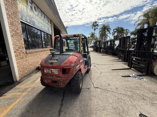 2.5 Tonne Manitou 4WD Forklift For Sale - Image 5