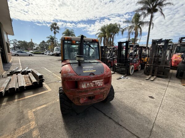 2.5 Tonne Manitou 4WD Forklift For Sale - Image 7