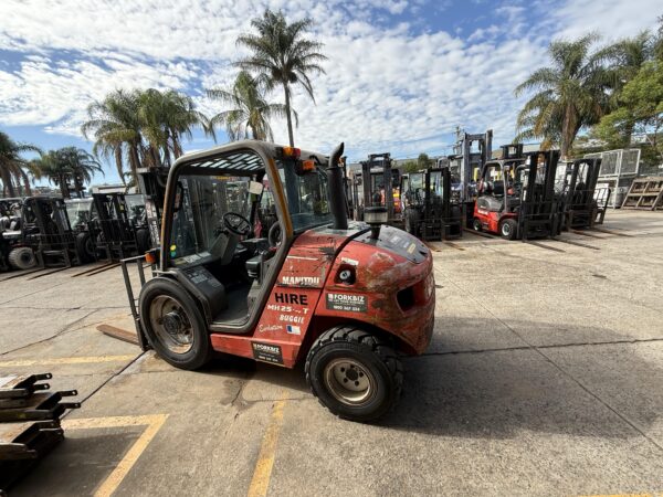 2.5 Tonne Manitou 4WD Forklift For Sale - Image 9