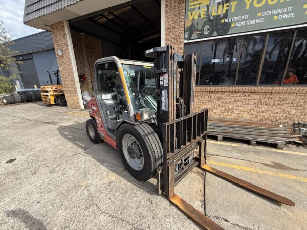 2.5 Tonne Manitou 4WD Forklift For Sale - Image 15