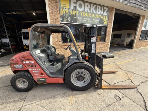 2.5 Tonne Manitou 4WD Forklift For Sale - Image 17