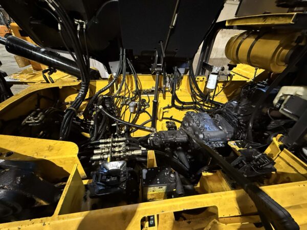16 Tonne Hyundai Forklift For Sale - Image 3