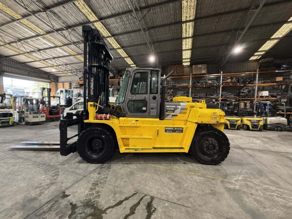 16 Tonne Hyundai Forklift For Sale - Image 5