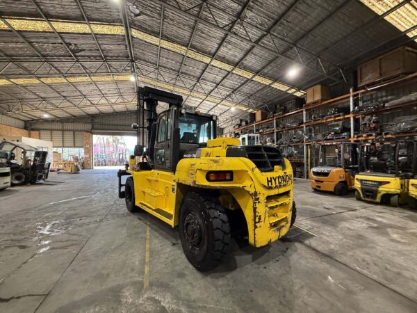 16 Tonne Hyundai Forklift For Sale - Image 8