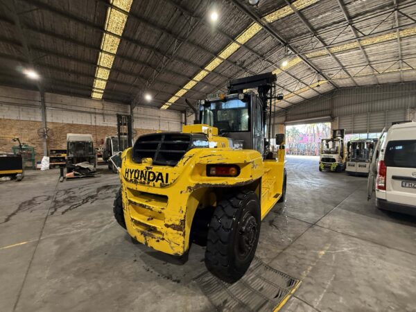 16 Tonne Hyundai Forklift For Sale - Image 11