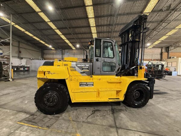 16 Tonne Hyundai Forklift For Sale - Image 13