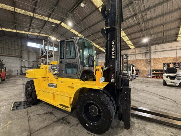 16 Tonne Hyundai Forklift For Sale - Image 15