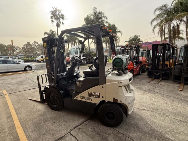2.5 Tonne Crown Forklift For Sale - Image 7