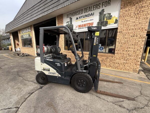 2.5 Tonne Crown Forklift For Sale - Image 13