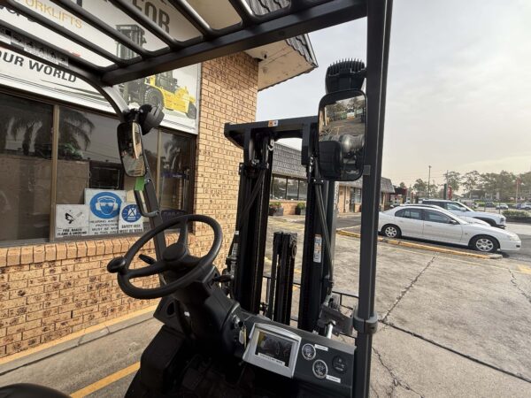 2.5 Tonne Crown Forklift For Sale - Image 16
