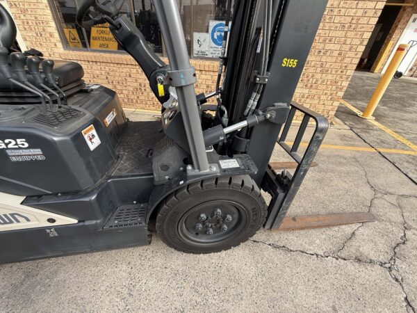 2.5 Tonne Crown Forklift For Sale - Image 18
