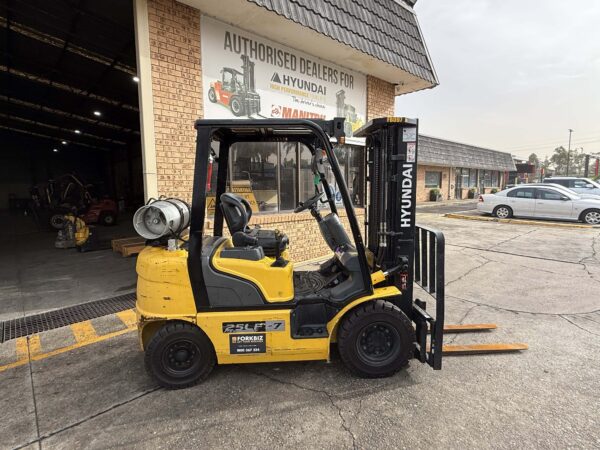 2.5 Tonne Hyundai Forklift For Sale