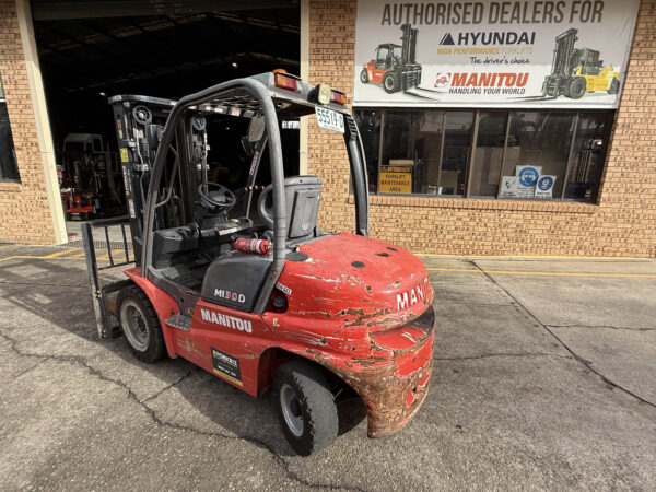 3 Tonne Manitou Forklift For Sale - Image 4