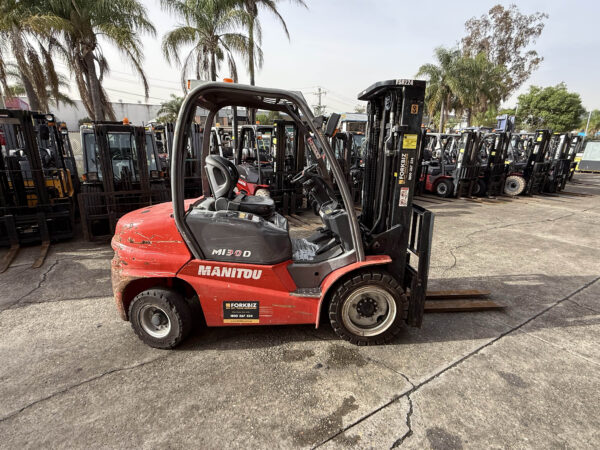 3 Tonne Manitou Forklift For Sale - Image 10