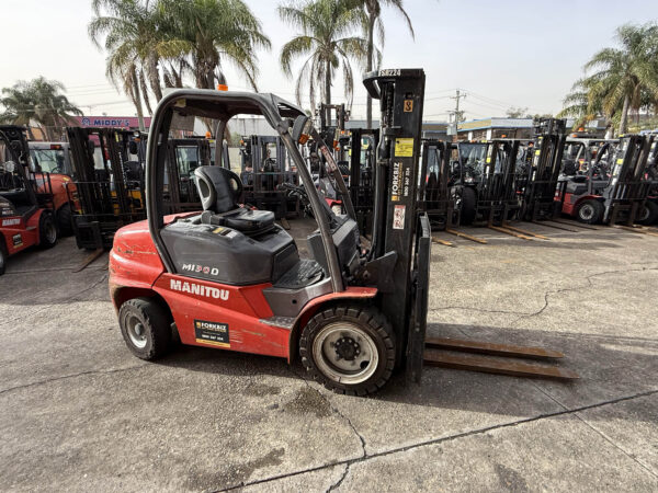 3 Tonne Manitou Forklift For Sale - Image 11