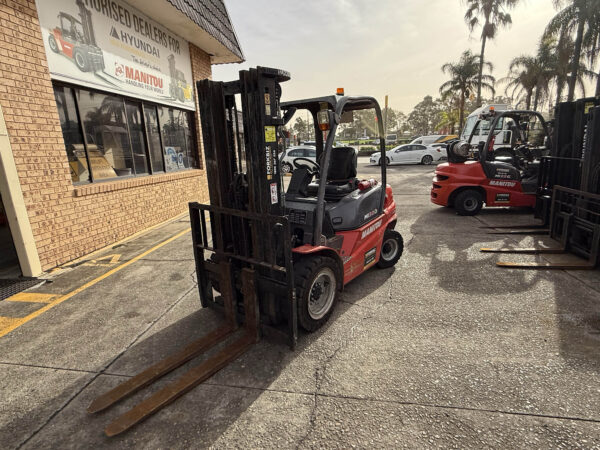 3 Tonne Manitou Forklift For Sale - Image 17