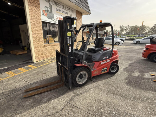 3 Tonne Manitou Forklift For Sale - Image 18