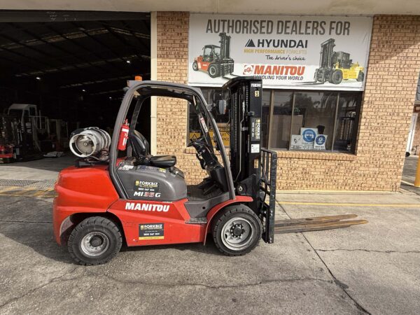 3.5 Tonne LPG Manitou Forklift For Sale - Image 3