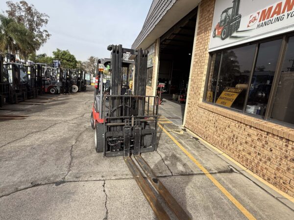 3.5 Tonne LPG Manitou Forklift For Sale - Image 6