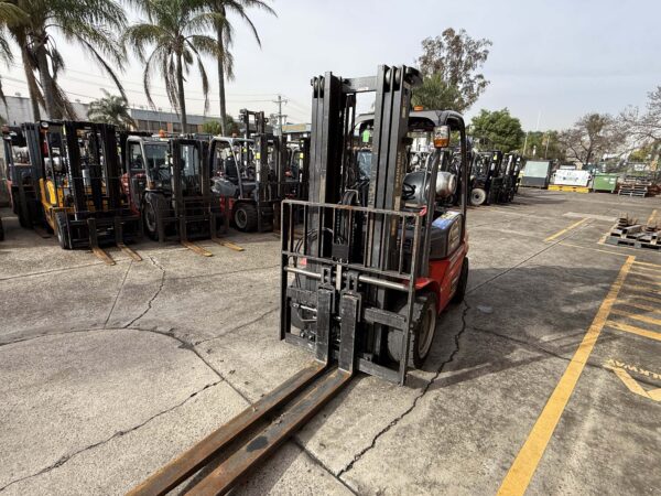 3.5 Tonne LPG Manitou Forklift For Sale - Image 8