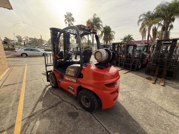 3.5 Tonne LPG Manitou Forklift For Sale - Image 11