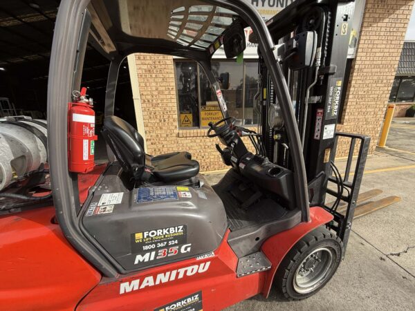 3.5 Tonne LPG Manitou Forklift For Sale - Image 16