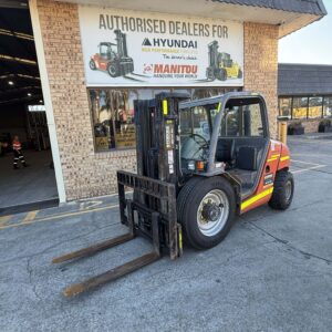 2.5 Tonne 4WD Manitou Forklift
