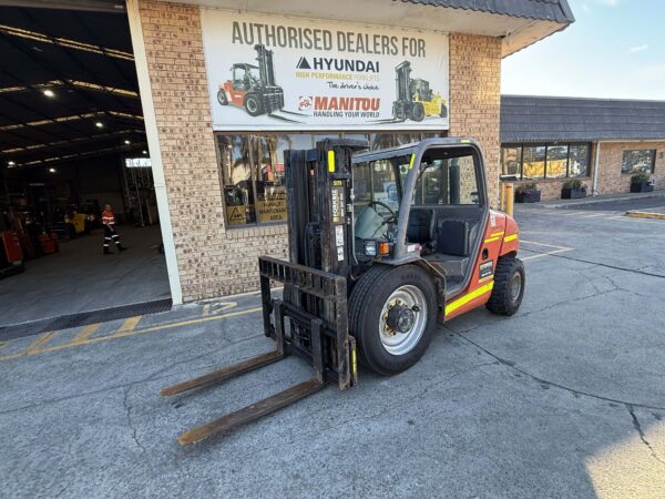 2.5 Tonne 4WD Manitou Forklift