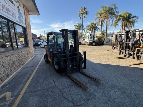 2.5 Tonne 4WD Manitou Forklift - Image 8
