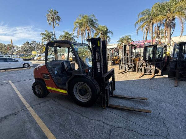 2.5 Tonne 4WD Manitou Forklift - Image 10