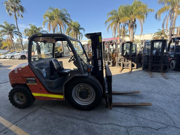 2.5 Tonne 4WD Manitou Forklift - Image 11
