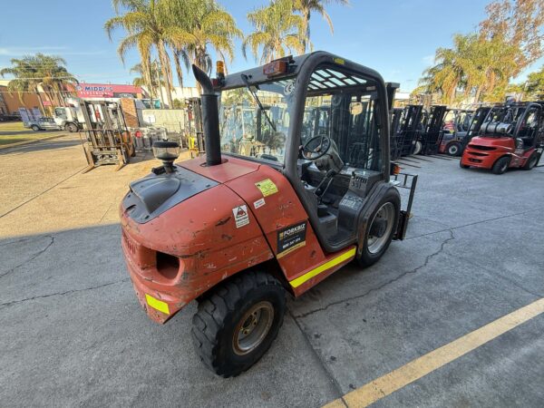 2.5 Tonne 4WD Manitou Forklift - Image 12
