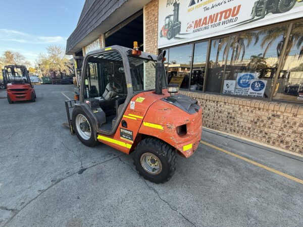 2.5 Tonne 4WD Manitou Forklift - Image 15