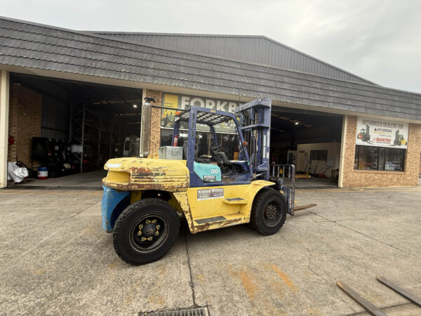 8 Tonne Komatsu Forklift For Sale - Image 2