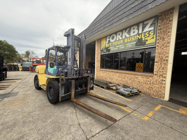 8 Tonne Komatsu Forklift For Sale - Image 6