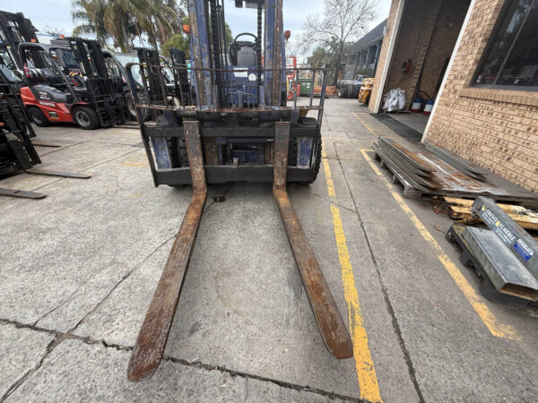 8 Tonne Komatsu Forklift For Sale - Image 7