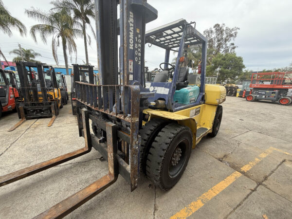 8 Tonne Komatsu Forklift For Sale - Image 9